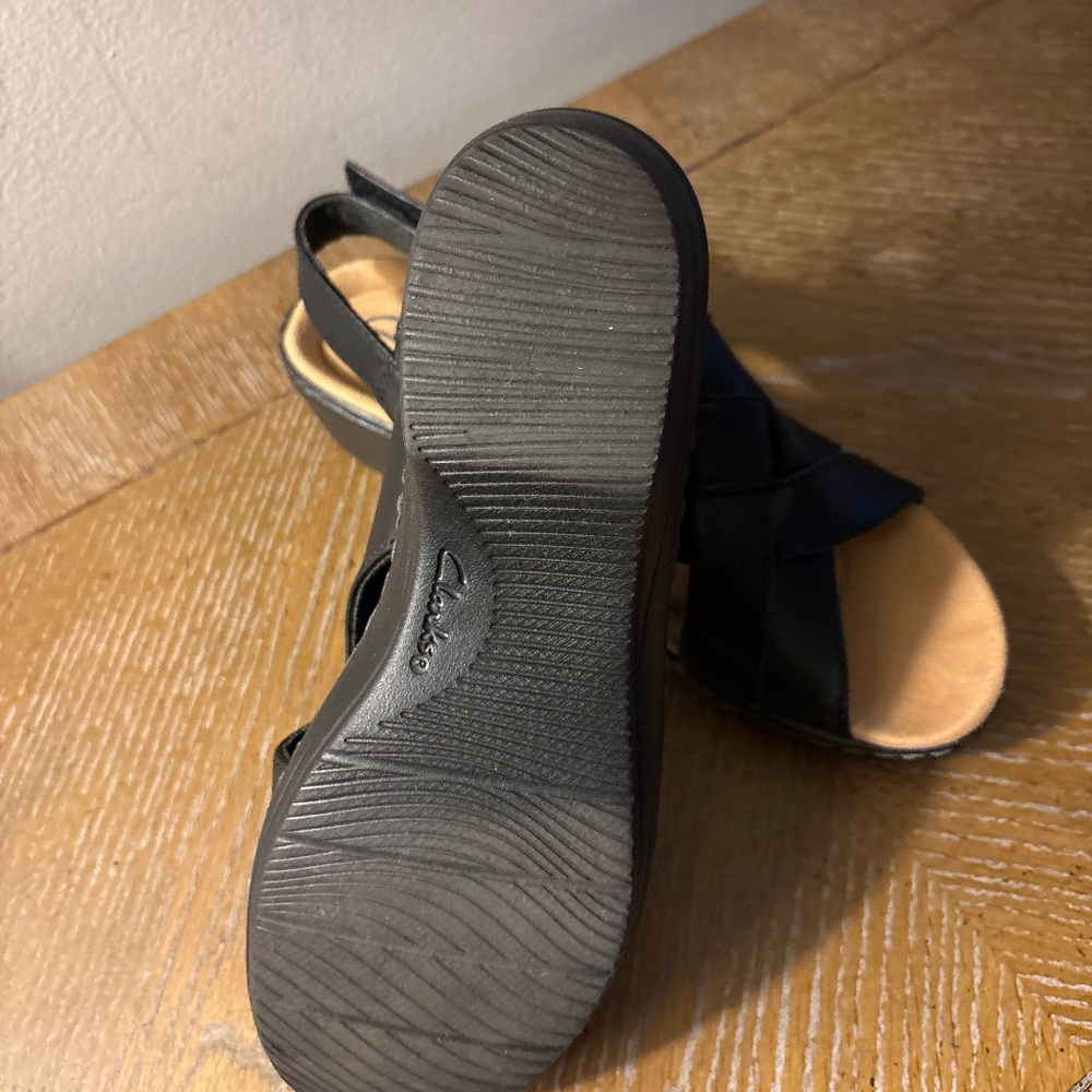 Women’s Clarks Mariah Echo Black Leather Sandals Sz 8 EUC - Picture 7 of 8